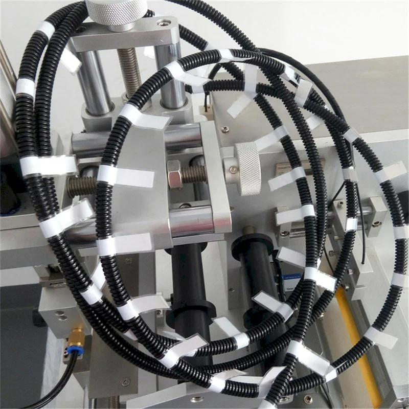 Self-adhesive labeling machine, Label folding machine Self-adhesive labeling machine, Label folding machine